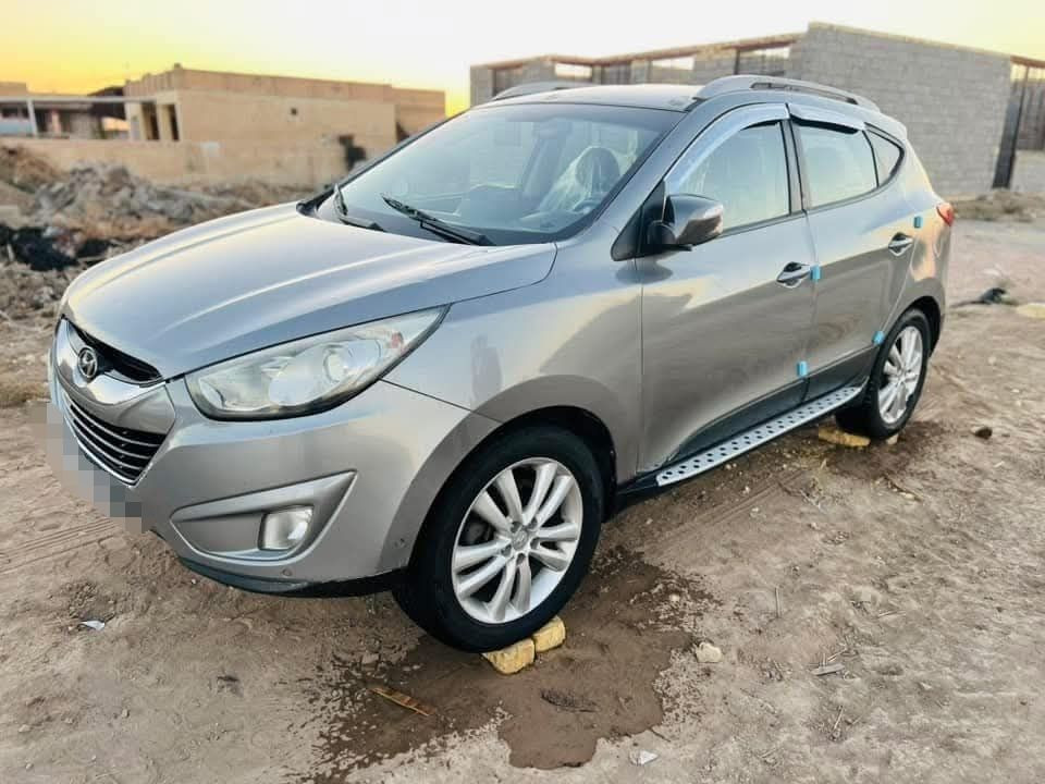 السلام عليكم ورحمة الله وبركاتة 
توكسان ادوات كصه جنطه
متوم وجاهز شغل مضبوط
موديل 2014
اللون فيلي
محرك كاز 
السياره جاهزه للاخير ما ناقصه برغي شرط
كير مكينه حداده تخم تاير كارتون
السياره حلوه وجاهزه مال جناي
كفاله من الشخط
شاشه 
تبريد
تدفئه
مضخم صوت
جام اوتو
نظام ايكو 
للاستفسار ***********
العنوان ناصريه 
السعـــــــــر 50
