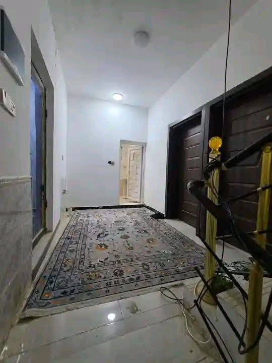 اعلان.....
بيت للبيع مجمع لولوه  مساحه 200متر 

الطابق الاول يحتوي على غرفة وصاله ومطبخ وبراني وصحيات 

الطابق الثاني يحتوي على غرفتين وصاله وصحيات 

السعر الكلي 150

مطلوب 100

بيد صاحب البيت 50

التسديد الشهري 630الف

للاستفسار اتصال على الارقام التالية 
***********
مكتب عقارات الخزعلي  عنوان المكتب في شارع الاسكان قرب صيدليه الحرمين
