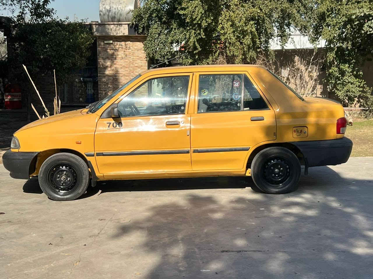 السلام عليكم
سايبه البيع موديل  2016

رقم بغداد

سياره بس بيه خيط بخار 

صبغ جاملغ 

غيره مكفوله عام 

ما بيه اي نقص 

سياره خير من الله جاهزه من كلشي 
سعره 37

عنوان بغداد بسمايه جديده 

رقم هاتم ***********
