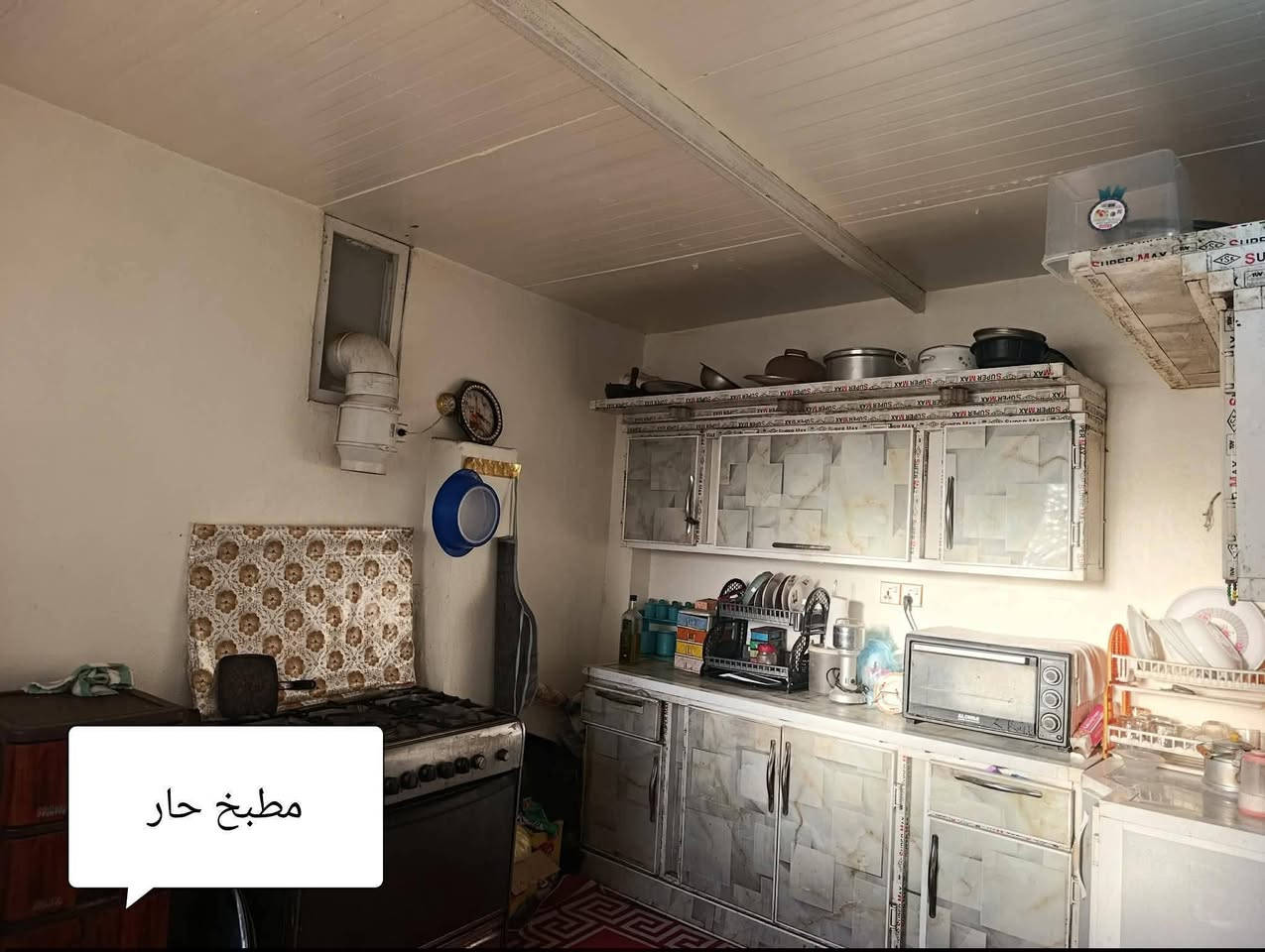 بيت مع قطعه للبيع
البيت مساحته ٣٠٠ + قطعه ١٣٠ متر 
يتكون البيت :
 ٢ غرف نوم (٥×٤)
استقبال (١٠ متر)
صالة (٦ متر)
مطبخ داخلي بارد و مطبخ خارجي حار 
حمام داخلي (حمام فقط)
  صحيات متكامله خارجيه (حمام + تواليت)
بيتونه (٦ متر)
البناء طابوق ، السقف صب كونكريت فرشي 
حديقة اماميه و خلفيه مع ممر خارجي 
القطعه خلف البيت مفتوحه على البيت و هي حاليا حديقه خلفيه تكون نهاية شارع الموقع 
حي  شارع أستاذ خالد 
قرب الحسينية الزهراء أي استفسار إتصال على الرقم التالي واتساب 
***********
