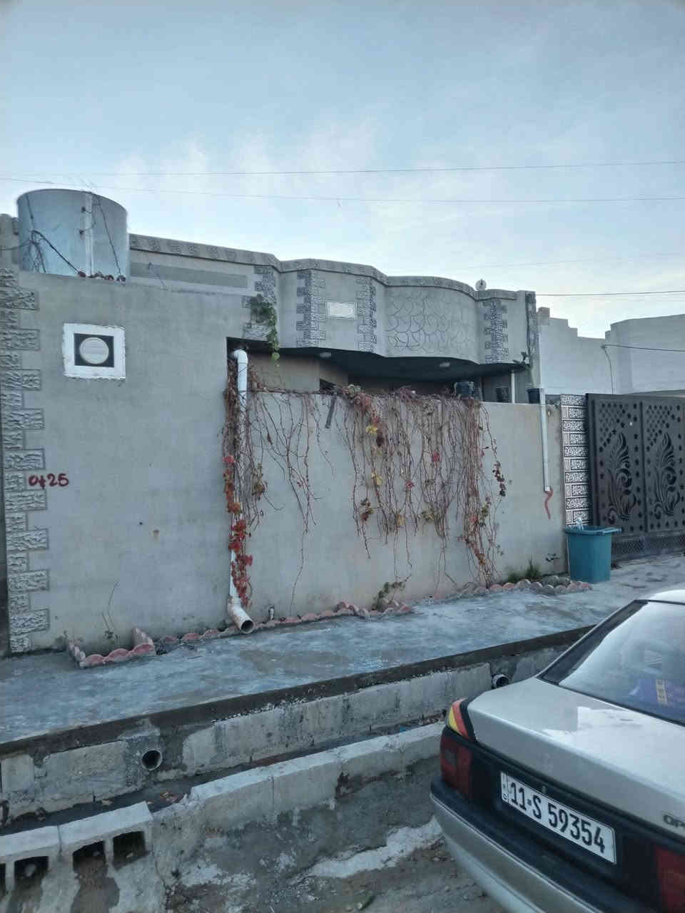 سلام عليكم
دار للبيع في الصالحي يبعد ١٠٠ متر من جامع الصالحي خدمات كامله تبليط ومجاري المساحه ٢٠٠ متر يتكون من كراج وحديقه واستقبال ومطبخ وهول و٣ غرف نوم واحده طابق ثاني مساحتها ٩ *  ٤  صحيات داخل وخارج حتى ستايكر مشتغلينه اعلى واحد بالفرع سنه البناء ٢٠٢٠ فول سيراميك فقط سقف ثانوي وصبغ بعد مامشتغلينه السعر ٦٢ 
***********
