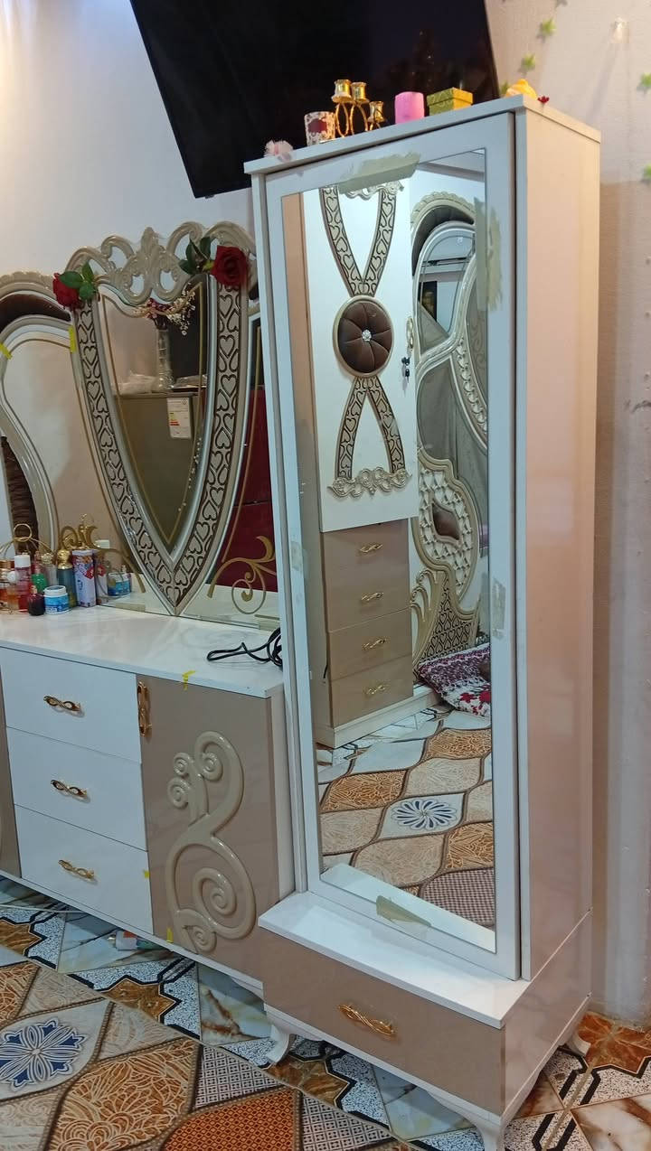 غرفه للبيع سعرها 750
***********
