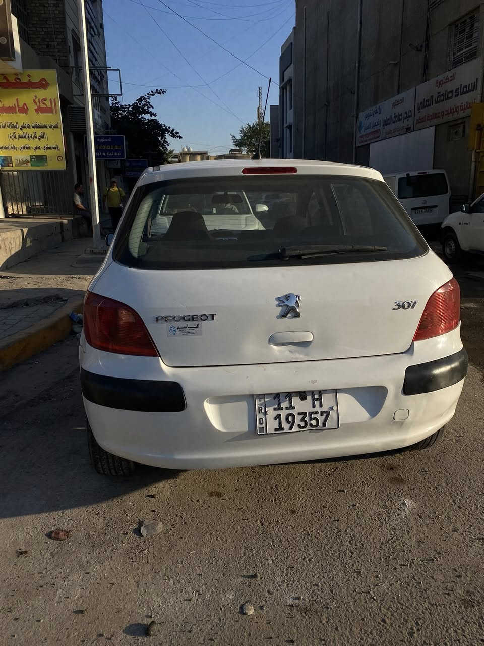 السلام عليكم للبيع 2005 نضيفة وحلوه مال بيت. 
سعرها 54 بيها مجال بسيط   رقم وهزه وسنويه كله جديد 
مكانها بغداد. ورقمها بغداد الجديد. متوفر واتساب 
***********
