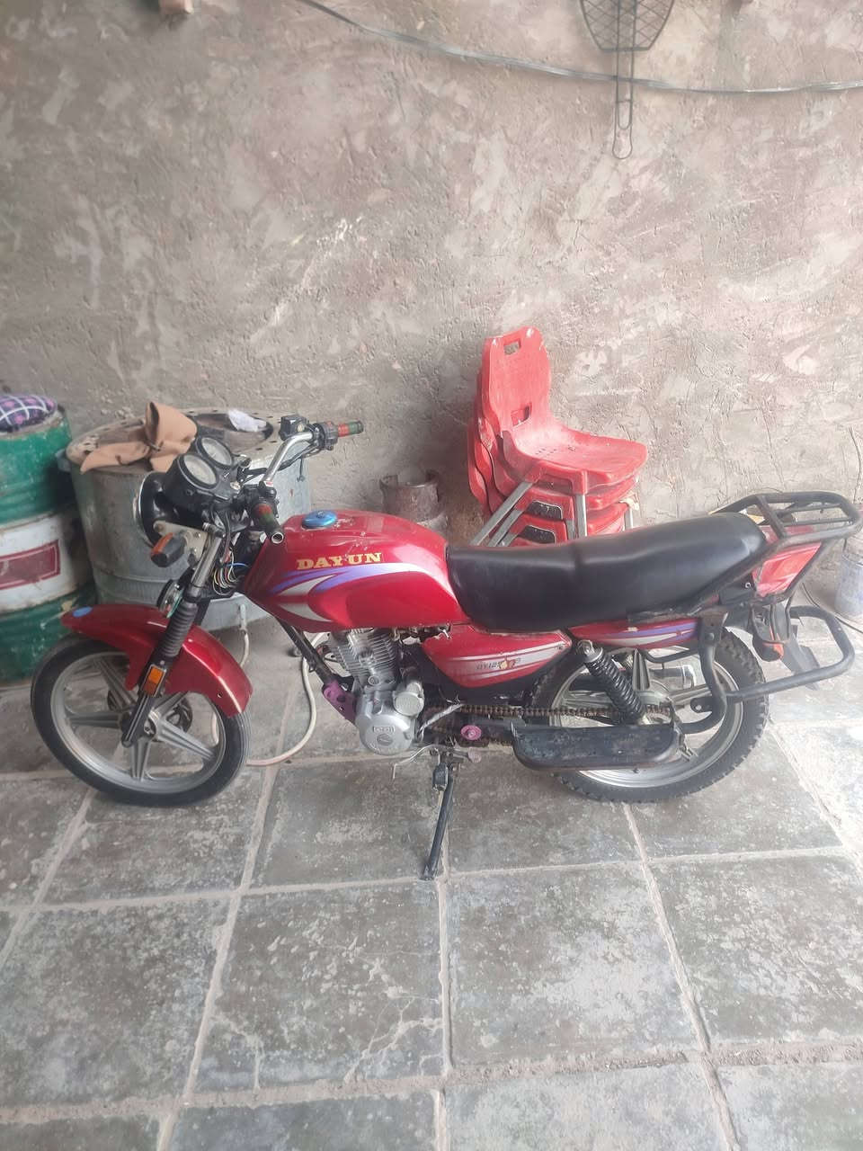 السلام عليكم للبيع دايون عضم مديل 18 اوراق اصولي بسمي وكيله عقيل الربيعي دراجه بلاديه وجاهزه  سعره 650 وبيه مجال شراي يتصل عل رقم *********** مكاني نجف حي ميسان
