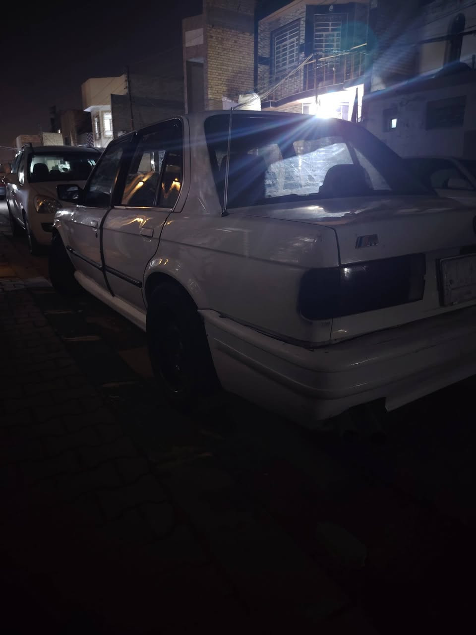 سلام عليكم ورحمة الله سياره BMWزعره كير ومكينه بلاديات كير اوتماتيك رقم كربلاء راعيه بكربلاء يريد مداور السياره موديل 1987 محدثه 1991 سنويه ما منتهيه لل2027 حداديه نص عمر ويل BBsرياضي تخم تاير صالنصات صوت رياضي يخبل حداديه السياره حلوه بس السياره عوزه ترتيبات  السعر 27 وبيه مجال بصيط الشراي يتواصل وياي علواتساب *********** كل التفاصيل ذكرته لحد يخابرني ويكلي شبيه مكاني النجف حي المكرمه

