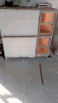 متاح للبيع قفس سعر ٥٠الف وبي مجال 07518085680