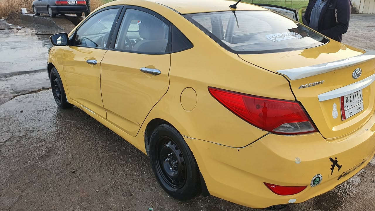 سلام عليكم سياره اكسنت خليجي موديل 2015 كير ومكينه خير من الله يرادلهه بس صدر وبيهه طخطخات والقماره امبينه بصور واكعه عليهه طابوكه *********** السعر 83 وبيهه مجال
