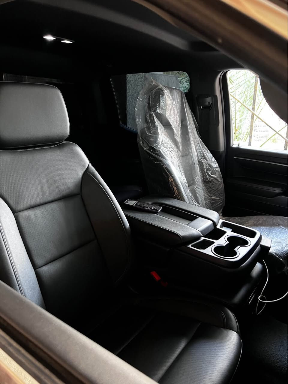 السيلام عليكم جمسي سيرا 2024 
السياره داخله تقرير  
كفاله عامه السياره اخت الزيرو 
موصفات slt
كشنات جلد 
صندوك كهرباء 
شاشه جبيره
4x4
كامرتين
باب طويل بدي قصير 
مكينه v8 5300
كشافات بلمري الجانبيه
بحالة الوكاله ما نقصه اي شي 
اتصال ☎️ فقط *********** البصرة, العراق
