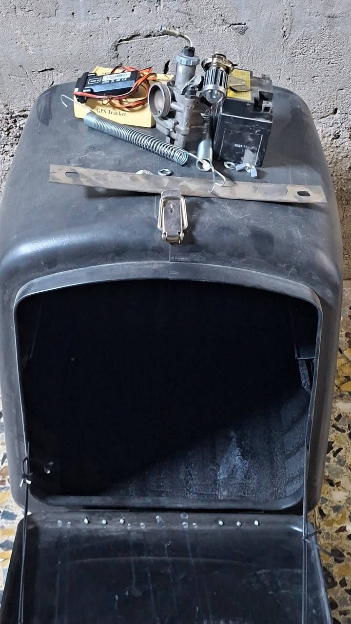 السلام عليكم من رخصة الادمن غراض شلعه للبيع كلهن مابيع مفرد كلهن جمله رايدهن ب90 بيهن مجال بسيط كلش الصندوك بعده لوك جديد كدامك الحجم الكبير والGPS شرط ع الفحص تاخذه الباتري شغال اللايت شغال ابيض + اصفر ، الكابريتر ماعرف بيها صراحه لو تشتغل لو لا انتبه ماعرف بيها انت وحضك المهم الغراض يسون فوك ال120 والله والياخذهن هوا المستفيد
***********
