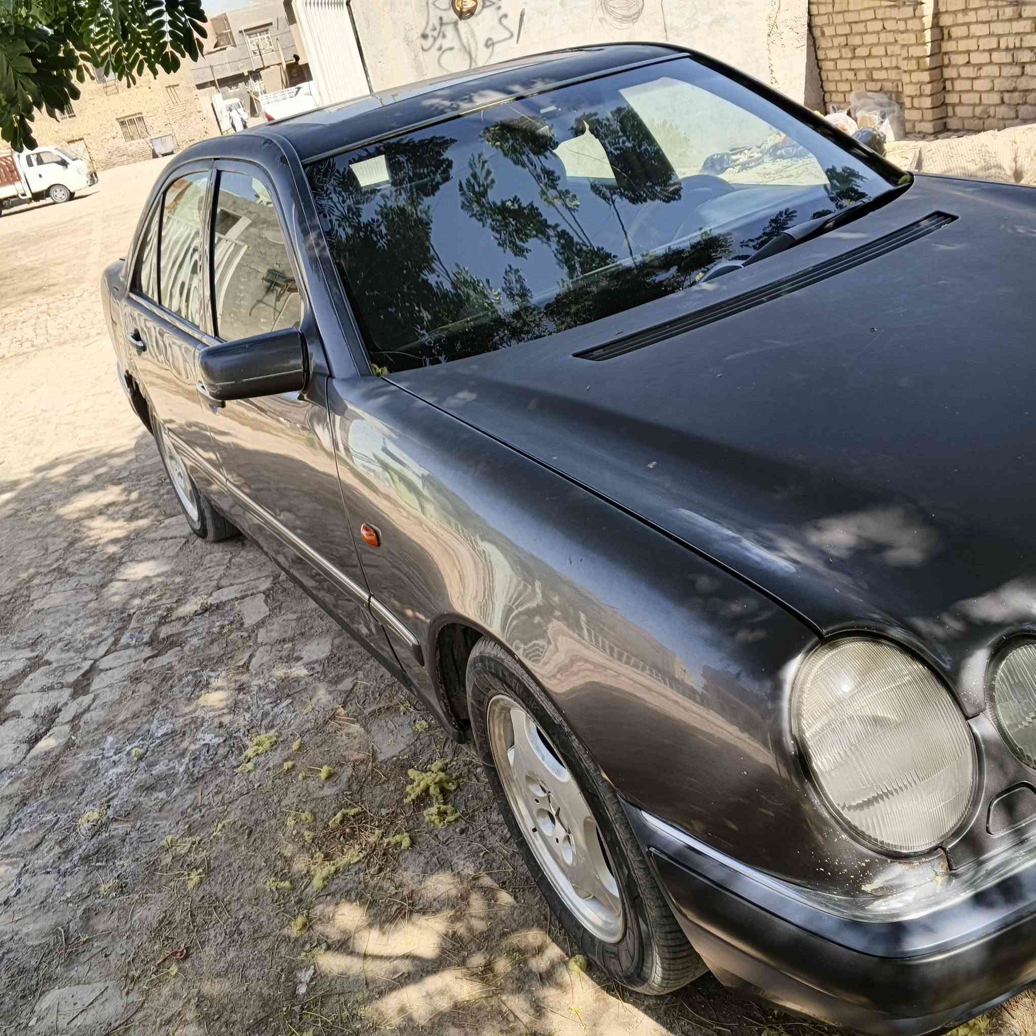 السلام عليكم
سياره مارسدس ام عيون موديل 97 

 محرك سته سلندر خراطيم كير D4مكفوله من اي شيء 

تحويل ثاني يوم مكان السياره بابل للاستفسار اكثر اتصل على الرقم***********
