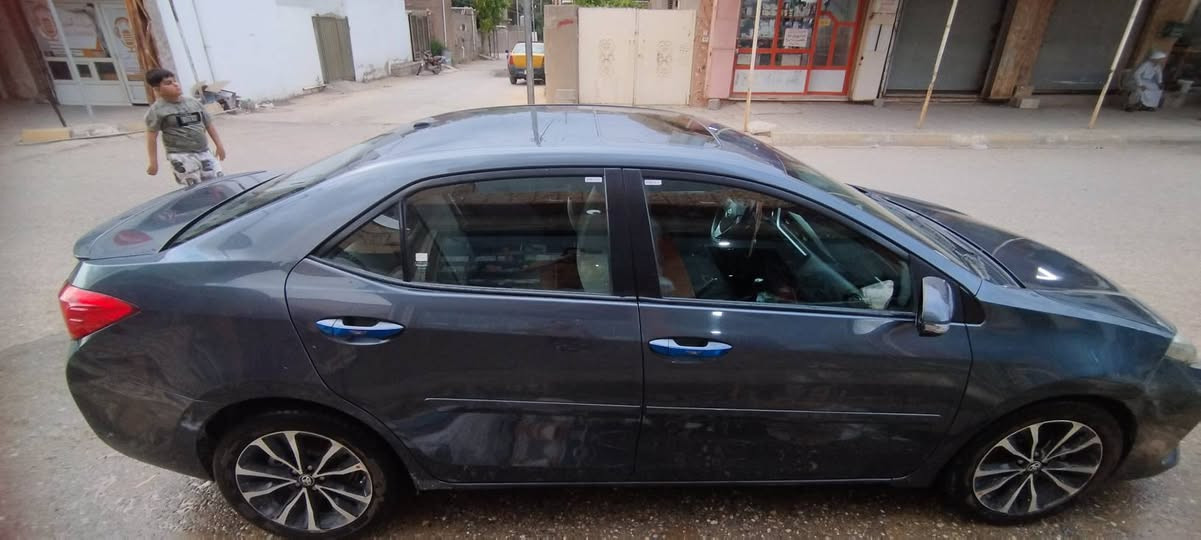 كورلا 18
 لون نفطي
 فول مواصفات xse 
بصمه 
كشن كهربائي
 تحكم سترين 
فتحه سقف
سيارة جاهزة من كلشي 
تبريد و تدفئة كشنات و ستيرن 
سنوية جديد و هزة و براد جديد 
تايرات جديد 
صدر جديد 
ضرر بونيد و جاملغ 
ماشية 130 كيلو متر 
رقم اربيل 22 
رقم موبايل *********** كركوك, العراق
