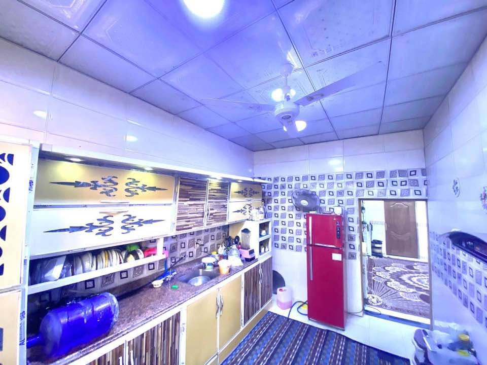 السلام عليكم 
دار 170 متر للبيع يحتوي على غرفتين او صاله او مطبخ وستقبال او صحيات داخليه او خارجيه بناء الدار طابوك والاساس صب كونكريت والسكف صب كونكريت  السعر 46 او بي مجال العنوان شارع المطار القديم قرب مخبز المختار 20 متر عن الشارع العام منطقه كلش حلوه ومرتبه
لطلب والاستفسار 
***********
***********
