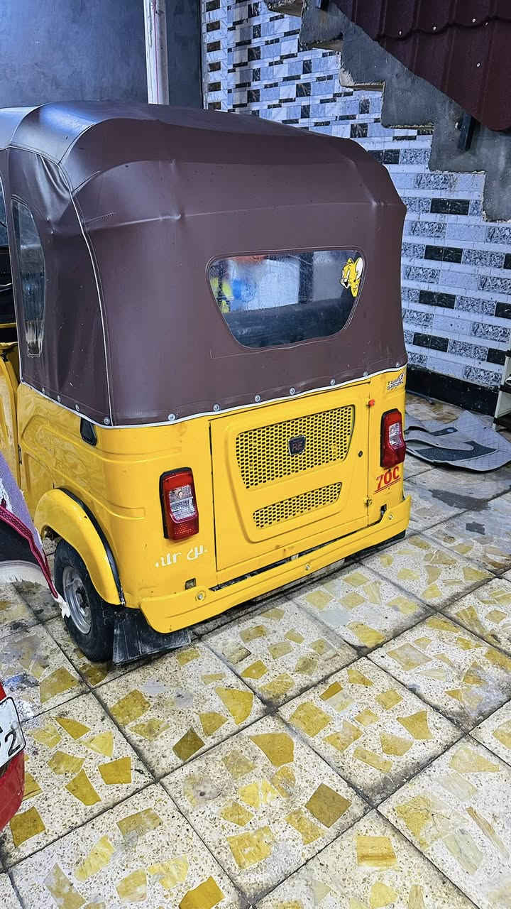 سلام عليكم تكتك باجاج للبيع 22 رقم وسنويه مكينه كفاله ولبدي مثل ما كدامكم تكتك ما ناقصها شي كبل للشارع ربع ما اذب عليها السعر 8 ونص ***********
