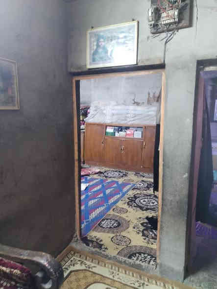 سلام عليكم  بيت البيع  
تجاوز مكان  دور. طباط 
يحتوي ع غرفتنين نوم 
وستقبال ومطبخ 
مجاري مي  كهرباء 
سعر مناسب 
***********
