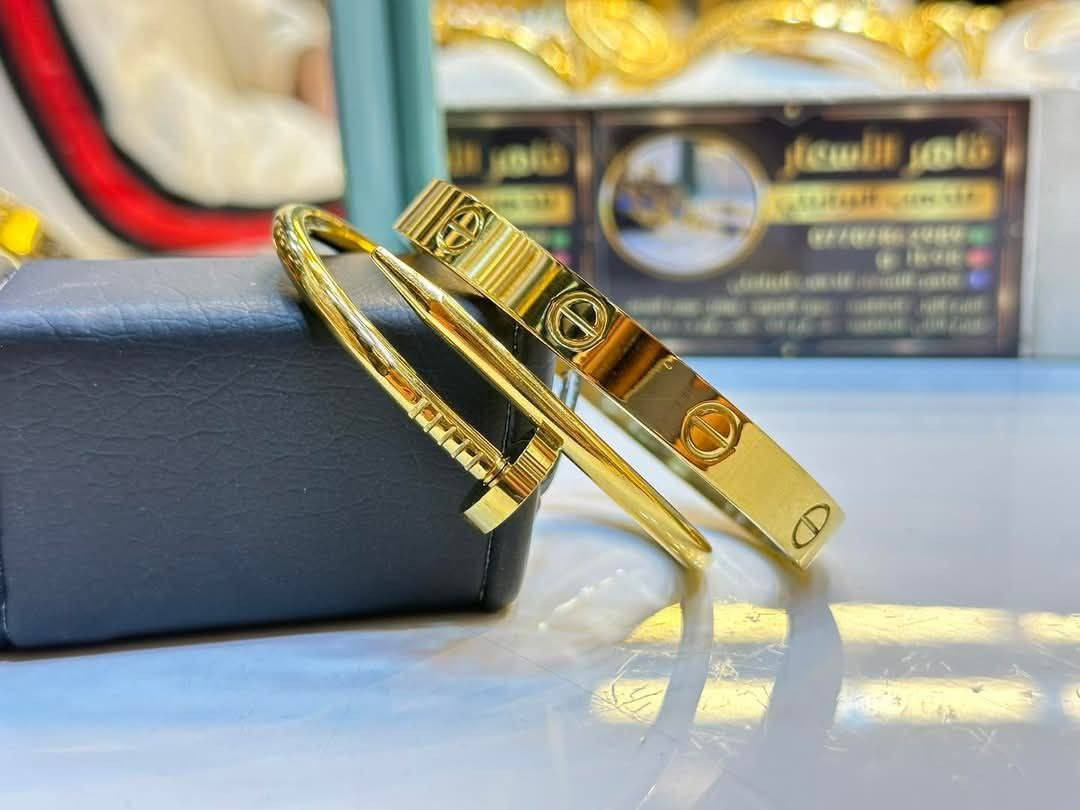 تشكيلة من أفخم السوارات الرائجة 🔠🔠🔠
سيت متكون من قطعتين 💫مسمار وكارتير💫

🌟كوالتي ممتاز أصلي ✔️
🌟طلاء ثابت بجودة عالية 💯
🌟غير قابل للصدأ ✔️ 
🌟مصمم بلمسة جاذبية 😍 
🌟تألقي بسحر جاذبية التصميم المميز 💕
🌟متوفر باللون الذهبي💛
🌟هدية رائعة لإحبابك 💍 

🚘يوجد خدمة توصيل لجميع محافظات العراق 5الاف🚘


**إذا كنت صاحب هذا الإعلان وتريد حذفه لأي سبب، رجاءا أرسل رسالة إلى الدعم الفني**