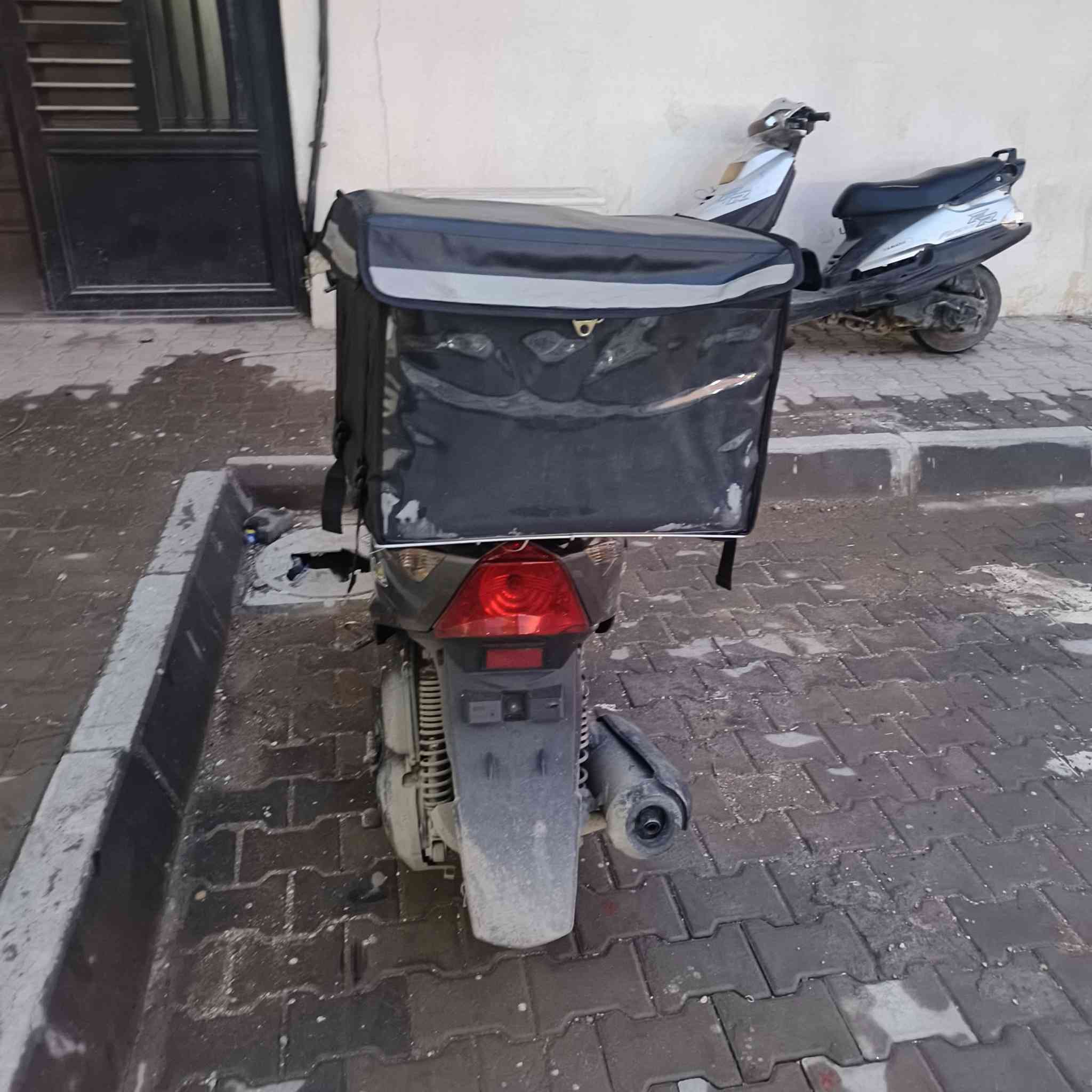 السلام عليكم
ثعلب ١٤٠
دراجة حلوة نقصه ماسة وبريك خلفي
مكان بغداد بياع 
سعر ٤٠٠ وبيهة مجال 
***********
