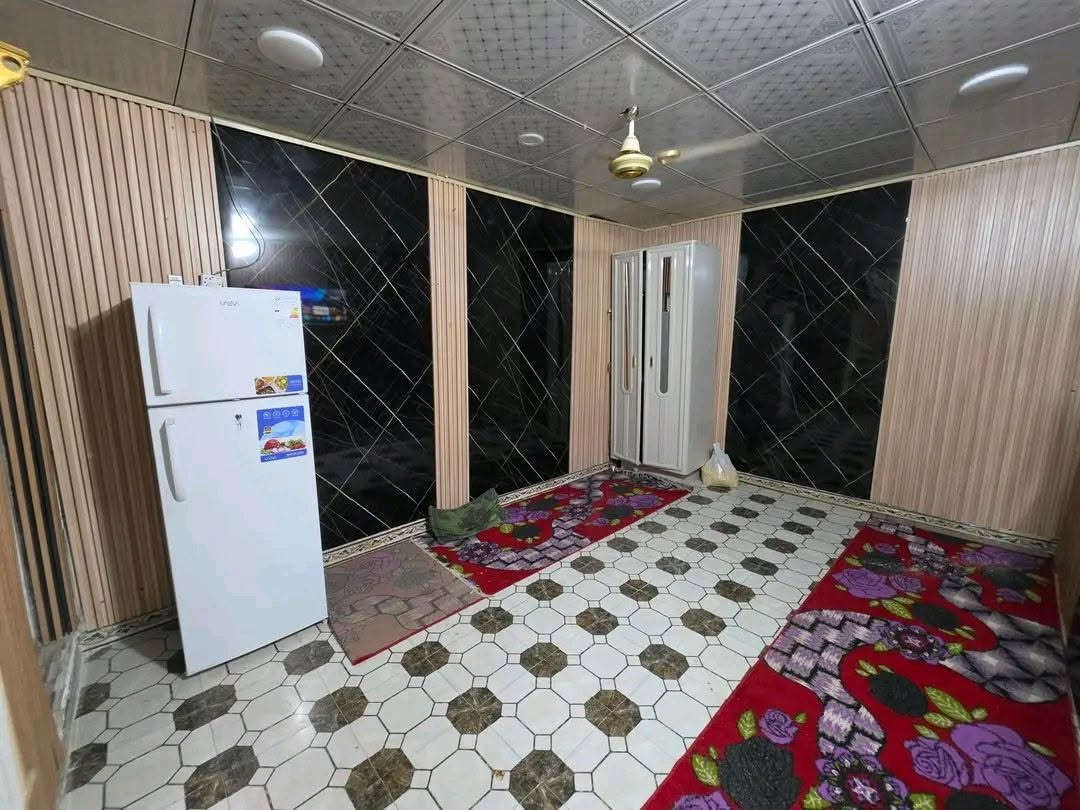 بيت للبيع طابقين طابو صرف مساحه 125متر  بي 3غرف نوم وأستقبال وصالة  ومطبخ وصحيات داخلية وخارجية السعر 92 وبي مجال 
  والعنوان حي الحضاره قرب ابو رضا الكصاب البيت الي بصف الركن الأستفسار أتصل ***********#*********** 
*********** او مراسلة الصفحة

