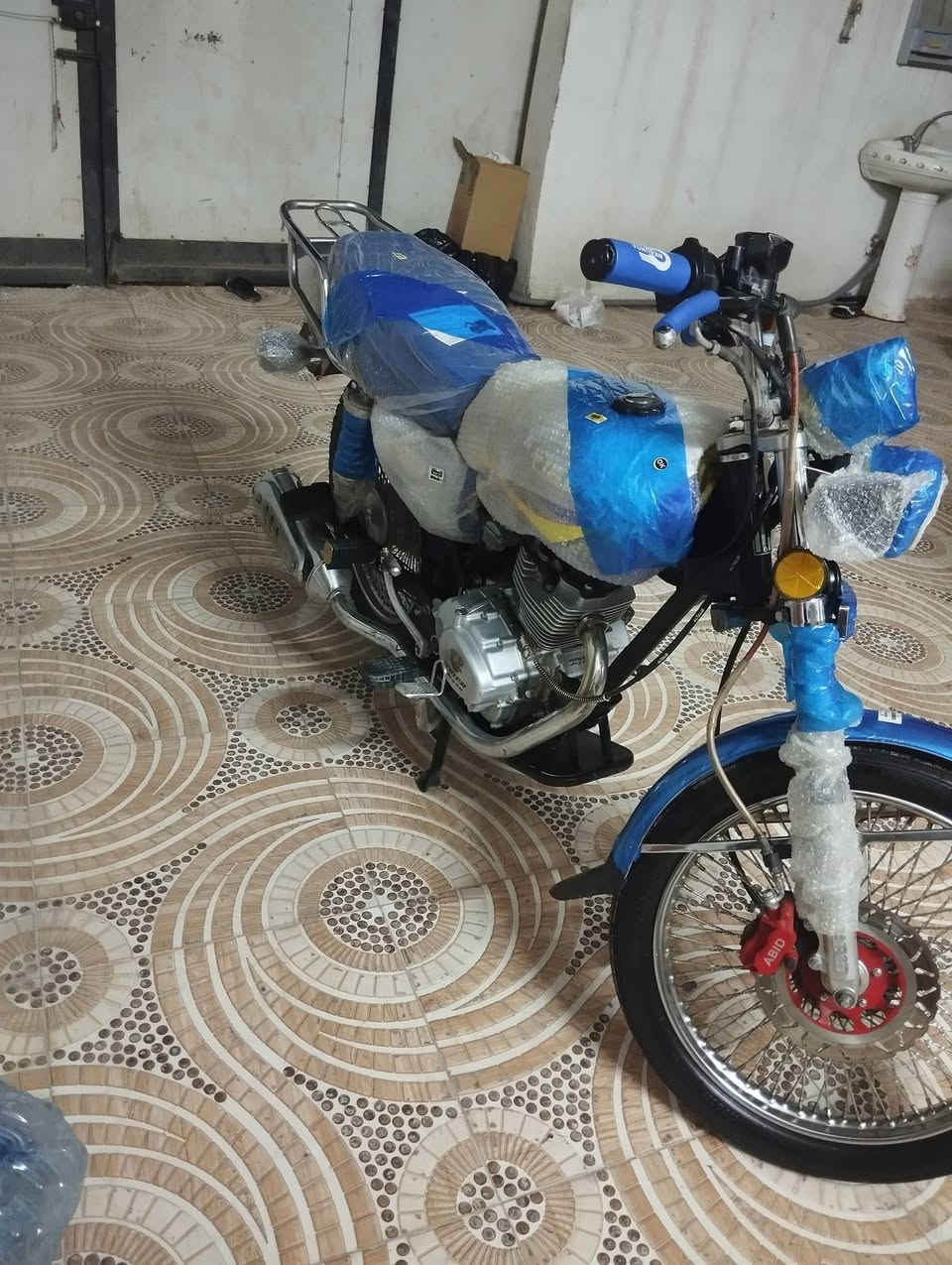 سلام عليكم عدي هاي الماطور 2023 تايكر شرطط اسبانه ما مضروبب تايكر اربع كير منفيس بي الماطور لوكك سعره 575 وبي مجال للشراي ***********
