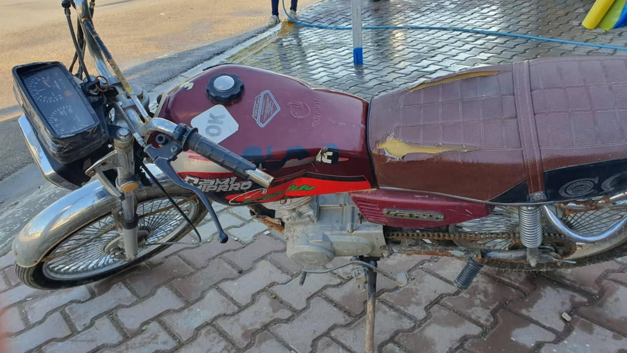 فرؤشتنه. لبيع إذا تريد تعال خاص او
***********
