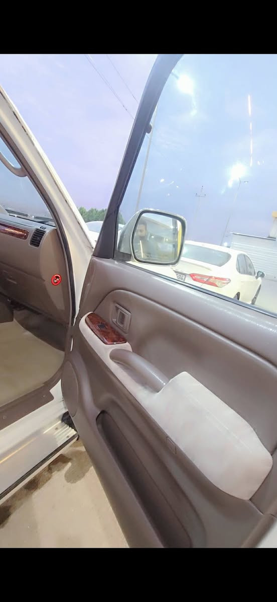 تويتا لادكرؤزر برادؤ مؤديل  2001 سياره وضع شريكه  ٦سلندر  تؤماتيك دبل تانكي ١٥ سنه ايد واحد سياره مال بيت  سياره سفر  كولشي بلادي  ***********
