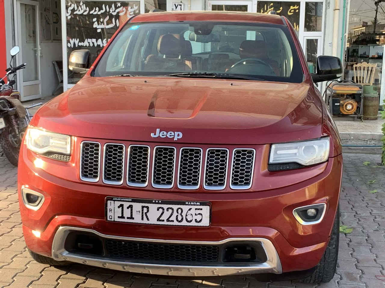 سلام عليكم للبيع جيب 2014 خليجي كفاله عامه سياره فقط بيها جزء كلير في جاملغ امامي سياره فول مواصفات فتحه سقف كشنات كهرباء فور ويل تحكمات شفتات ستيرن شاشه وكامره خلفيه تخم تاير جديد صدر امامي خلفي جديد تدفئه وتبريد كله شغال لد امامي خلفي منضومه زنون جديد مكان سياره ديالى شهربان اي ستفسار ***********
