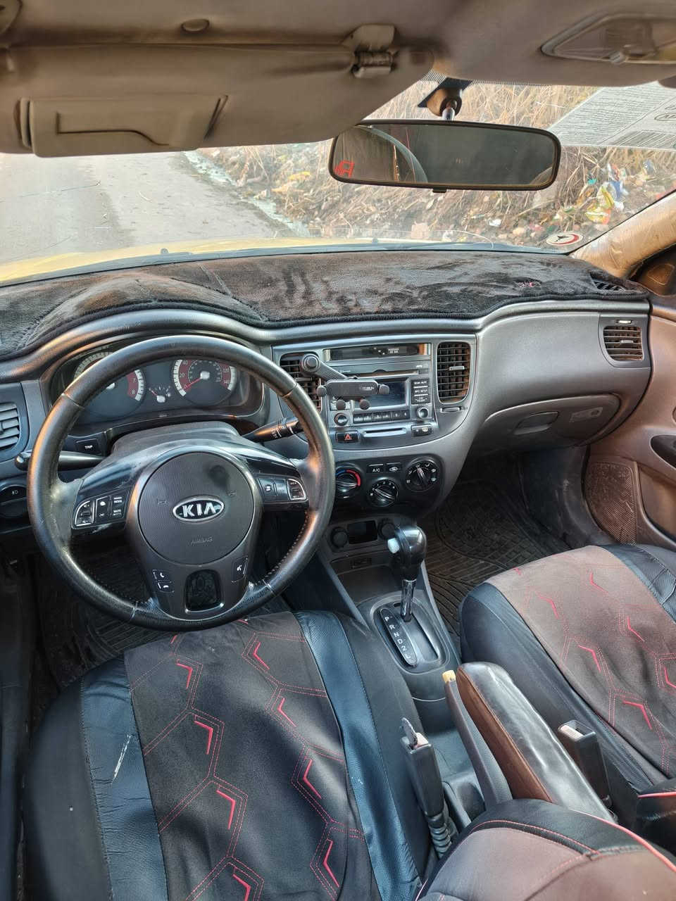 كيا ريو امريكي 2011
كير مكينة شرط
هيئة وغرامات صفر 
تبريد ضررها جاملغ الورا يم قبغ البانزين
كاربون بانزين بيها
تايرات جدد باتري جديد 
للاتصال ***********
واتساب ***********
