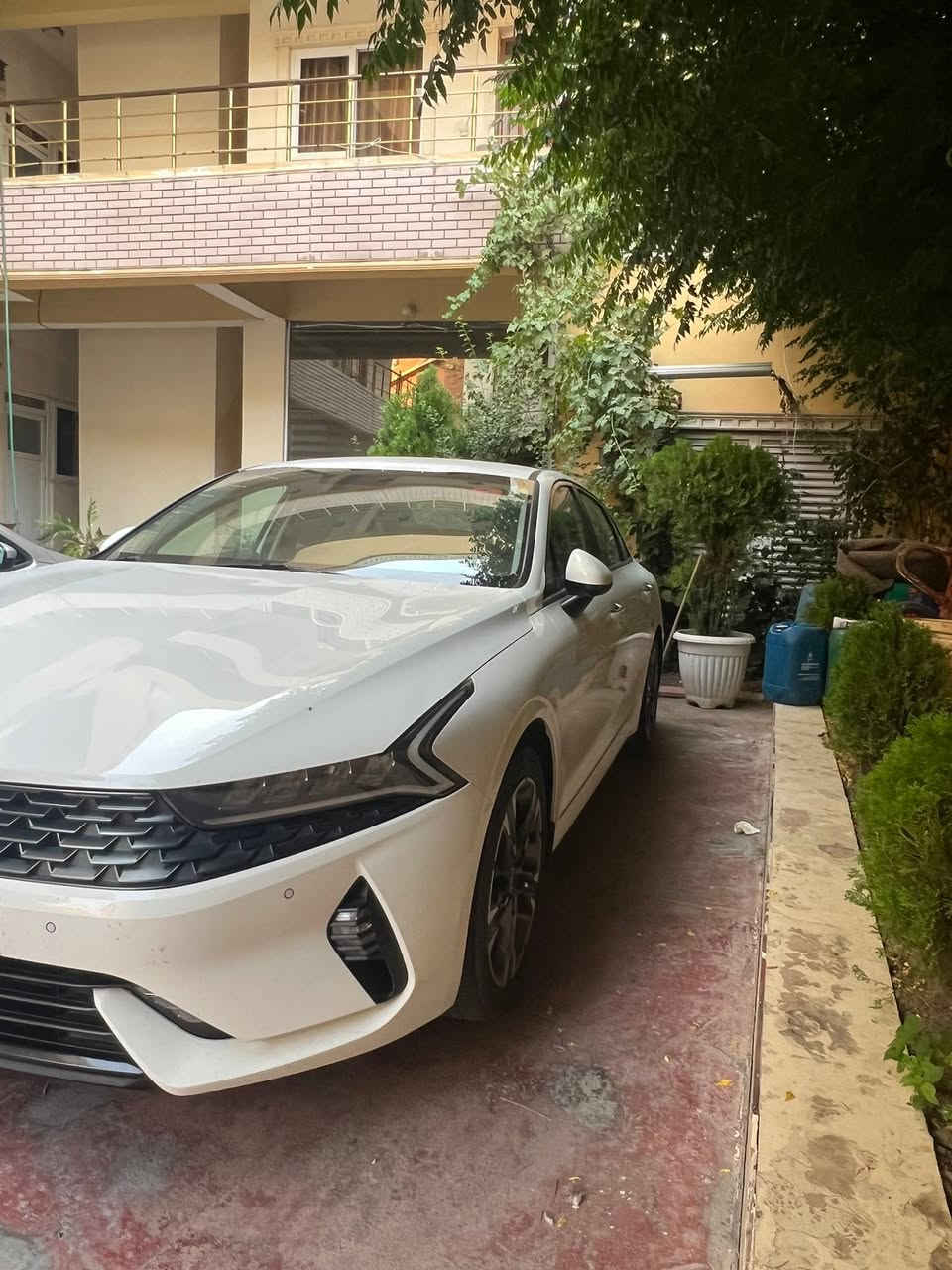 السلام عليكم للبيع كي فايف 22 خليجي وكاله نيم بصمه كشنات جلد تشغيل عن بعد مري شفط اشاير مري حساسات امامي خلفي تبريد قطعتين  كفاله بيه صبغ عله كد خمس اصابع بلجاملغ الخلفي وعندي سونار بيه كلش بسيط ماشيه 100 مكان بغداد الاعلام *********** سياره نصبته احله من الصور السعر اتصل متوفر واتساب او خاص
