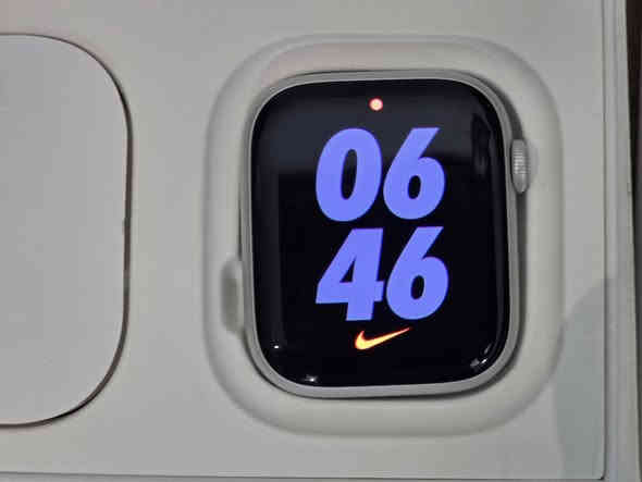 ساعة ابل الجيل التاسع حجم 45 لون تيتانيوم بطارية 100 نظافة 99‎%‎ كامل محلقات وياها اربع سيورة . سعرها 330 
مكاني بغداد الدورة ***********
