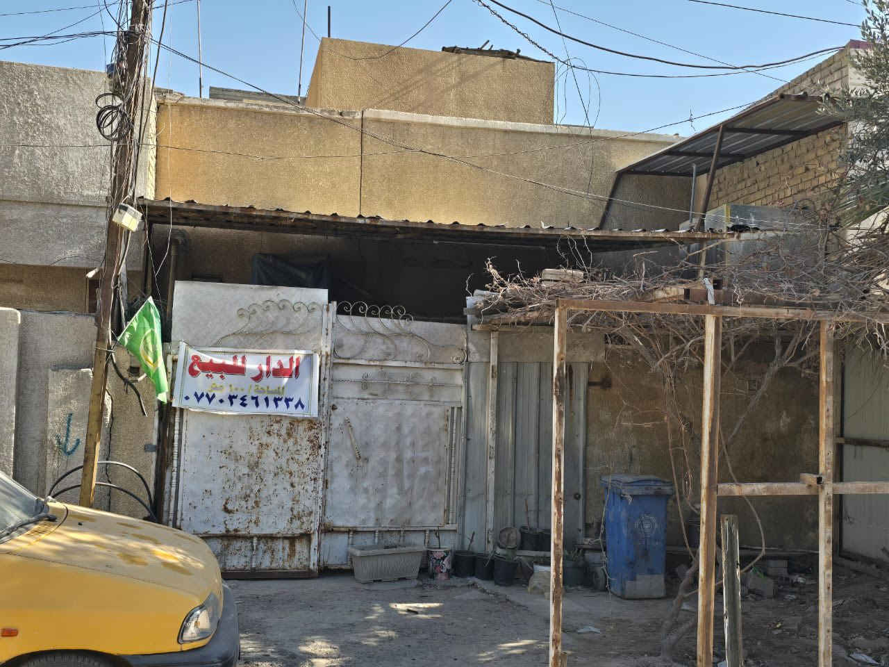 بيت للبيع المساحه ١٠٠ متر العنوان حي آور قرب سوق حي آور
تفاصيل البيت :الواجهة ٦وربع ..النزال ١٦ ....الطابق الأرضي يحتوي على استقبال واسع وكراج يوسع للسيارة و مطبخ وحمام +تواليت وغرفة نوم
مدخلين للبيت من المطبخ ومن الاستقبال 

والطابق الثاني غرفة نوم وبيتونه وسطحان
للاستفسار الاتصال على الرقم ٠٧٧٠ ٣٤٦ ١٣٣٨
