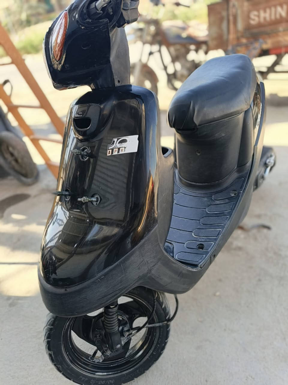 السلام عليكم دراجة بطة للبيع الدراجة كاملة سلف هندر نقصها فقط باتري الدراجة كلها شغالة كهربلائيات اشاير كلوبات دبل اشارة بكلايت كاملة مكملة شلعة ومعدل مبدل بس بستم فقط جيب مصلح وتعال وفحص براحتك البوشة بلادية فقط بستم السعر 375 وبيها مجال مال مستعجل الاستفسار الاتصال ***********
