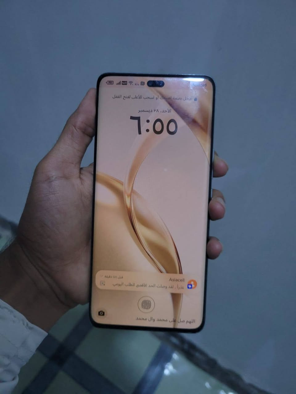 جهاز كامل ملحقاته وبلاد كله. بيه كسر بالظهر بسيط جدا. سعره ٤٠٠.
***********
