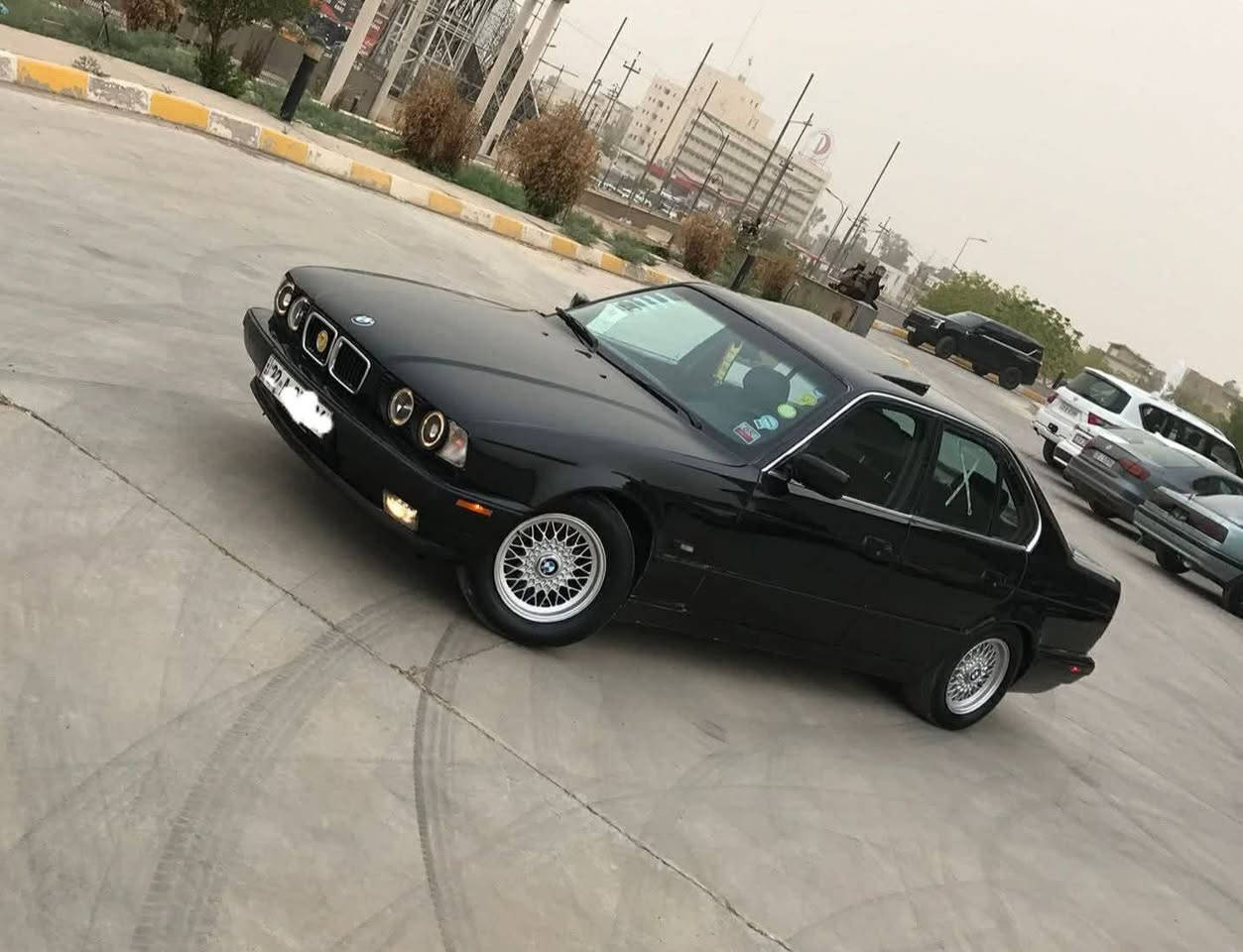 من رخصة الادمن
525/(اصل40! )بليته وسنويه !(اصل40) 
موديل1993
مكينه بي لاستيك ولف فقط
كير اوتو شرط جديد 
مصبوغة جماليه لون أسود ملكي
رقم أربيل سنويه جديده بسمي شرط تحويل
صدر امامي خلفي جديد
تخم تاير ويل
كشنات جلد
صاج ملكي
سلايت 3 طكات
هوك بلادي
لايت سوار + منظومة زنون
تبريد شغال شرط ❄
مري منفصل
دوس m 
كهربائيات كلها شغاله شرط
السعر $60 وبي مجال
مكان سياره فلوجه للستفسار اكثر***********
