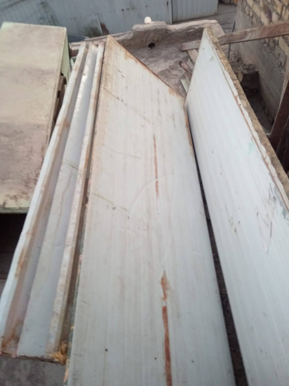 سندويج سقف اربع قطع
٣ قطع طولهن ٢٥٠ وقطعه طوله٢٧٠
مكاني قرب جسر الصابئه سعر المتر ٨ قفل 
رقمي واتساب بس***********
