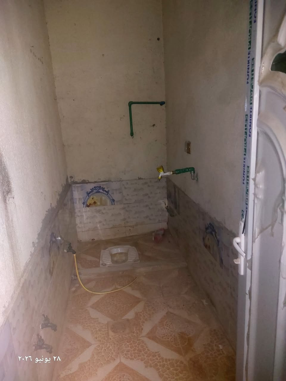 مشتمل للأيجار ارضي حي سومر قرب السوق غرفه ومطبخ وصحيات وطارمه واسعه
 مطلوب عائله زغيره جاهز للسكن ماطور وتانكي وسخان وخط مولد ونت وكذالك يصلح مخزن او تجاري
***********
