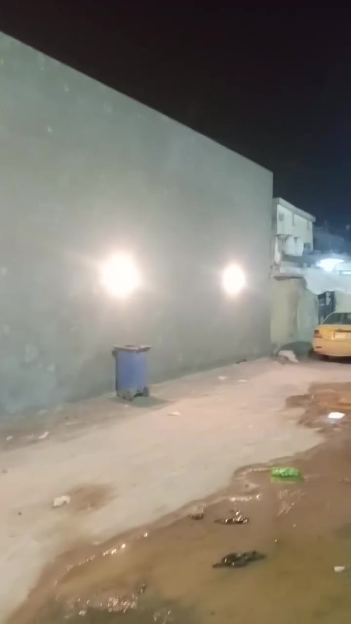 دار للبيع بغداد حي البتول الزراعي شارع ابو الثلاجات لمساحه 150متر لبناء استقبال ومطبخ وصاله وغرفه ومنور وحمام بناء كامل من كلشي كاشي و سيراميك وكهرباء وماء وخط سحب ذهبي للاستفسار اكثر *********** واتساب او اتصال
