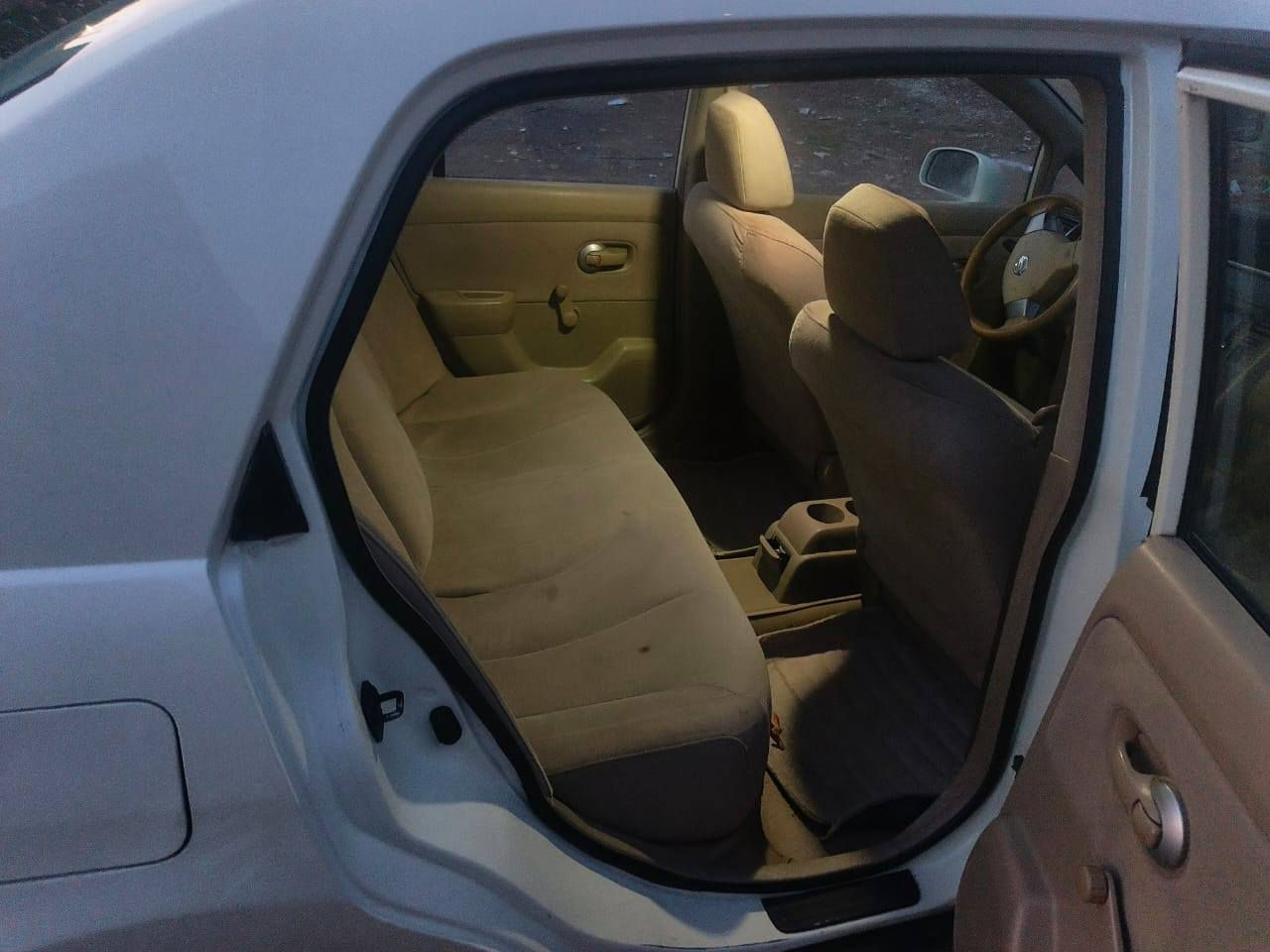 السلام عليكم
نيسان تيدا للبيع السيارة نظيفة مثل ما موضح بالصورة بيها 3 قطعة صبغ بدون دواخل 
شرط التحويل رقم السيارة نينوى 
السعر 68$ وبيها مجال 
***********
