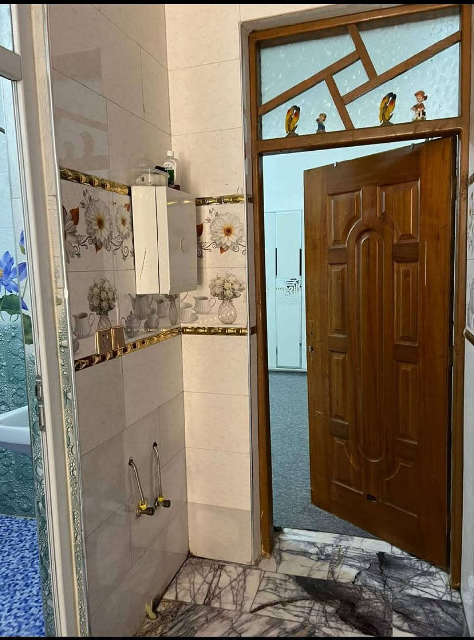 (دار للبيع  طابو صرف خلف سوق شلال شارع المختار)ثلاثة طوابق يحتوي على 4غرف نوم و٤حمامات  واستقبال ومطبخ   بناء حديث درجة أولى  ////***********مساحه ١٠٠ متر باسم صاحب البيت السعر 215وبي مجال
