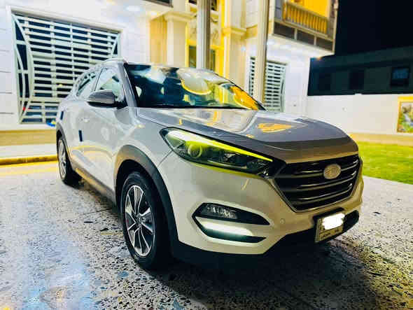 السلام عليكم توكسان 2018خليجي شركة الكاصد رقم بغداد باسمي كير مكينه حداديه كله مكفول تخم تاير جديد بيه رصعتين بل باب الخلفي بعدهن ممعدلات 
المواصفات 
شاشه كبيره 
كامره 
دبل لد 
يدات نيكل 
اشاير بل مري 
تحكمات استيرن
صاج 
تبريد قطعتين
ثلاث وضعيات قياده (ECO/SPOT/عادي)
مكينه(2000)
ماشيه 107كيلو 
معروفه موصفات الخليجي المكان بغداد السعر (175)وبيه مجال الستفسار (***********)
