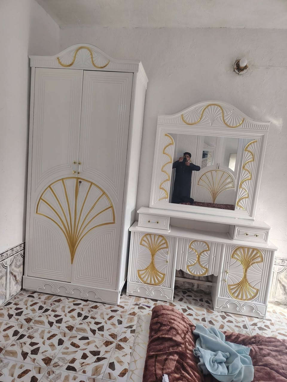 للبيع غرفه نضافه فول  ***********
