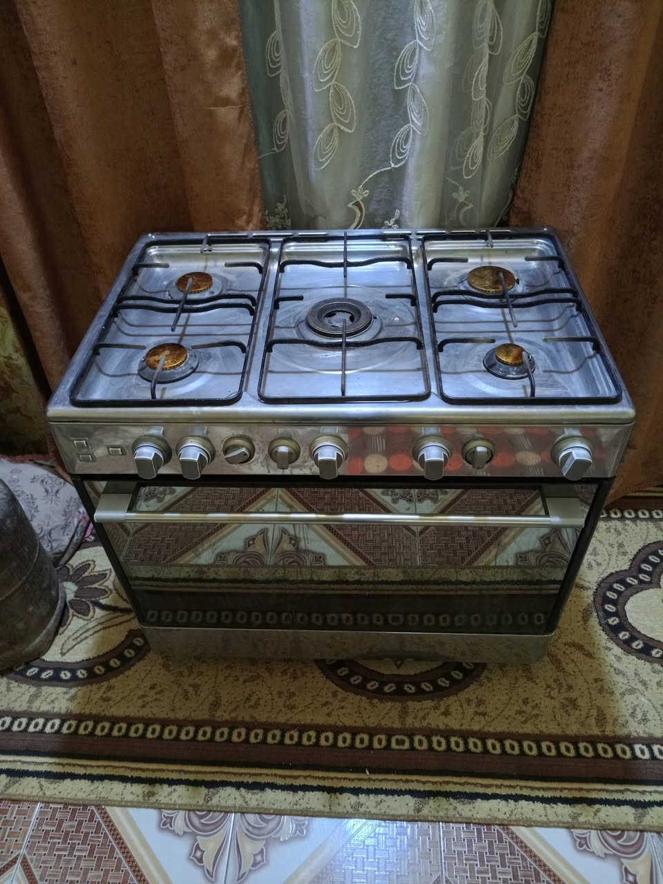 سلام عليكم طباخ ايطالي اصلي نضيف كلش ماداخل تصليح نار زركه شرط الفحص  كدام العين شراي اتصل وبيك خير ودلل مكاني ناصريه مركز ***********
