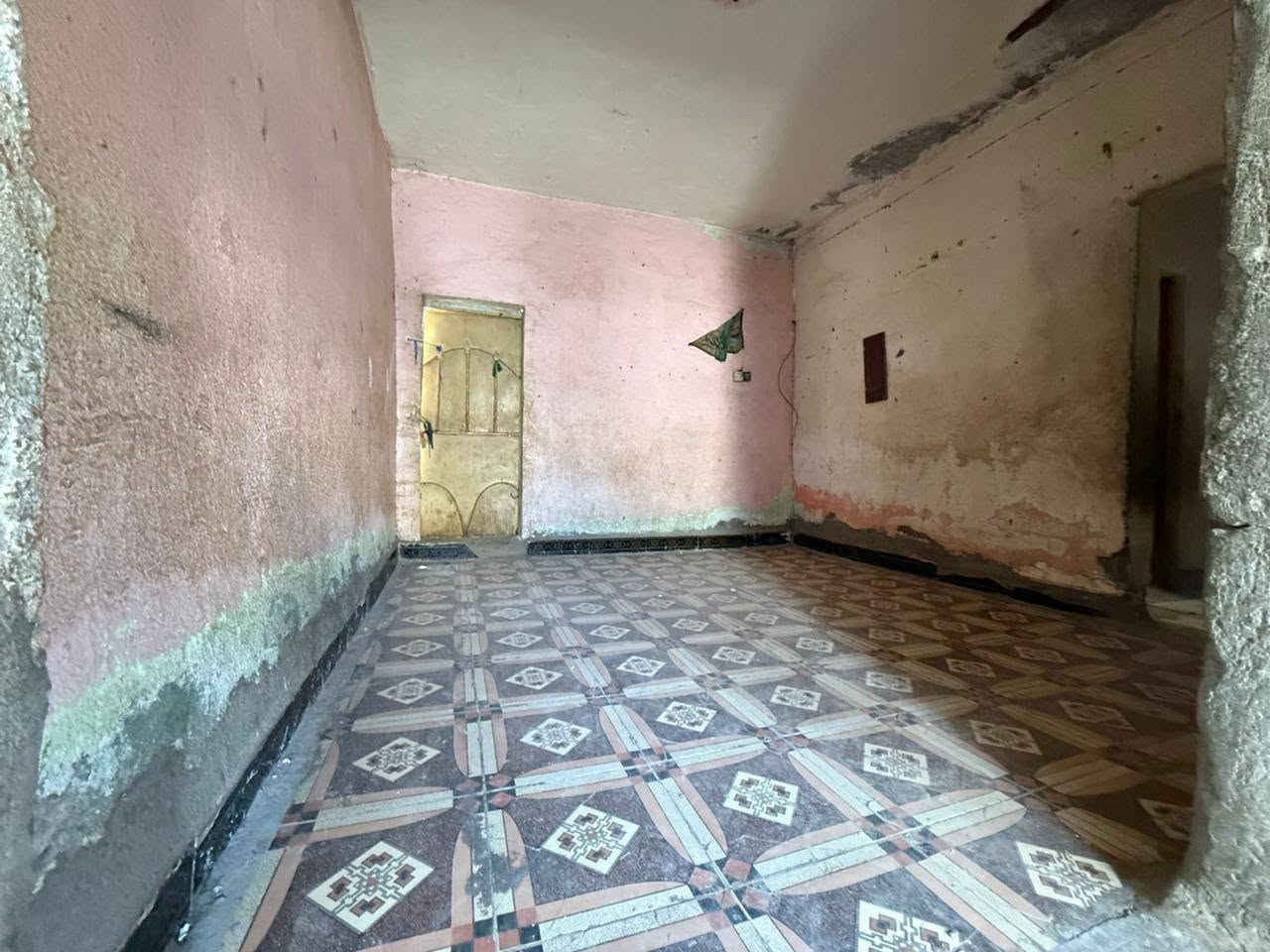 🏡 بيت للبيع – حي الشهداء / منطقة ال صعيوج 
 المساحة: 100 م²
 البناء: قديم
 الواجهة: 10 م
 النزال: 10 م
 السعر: 44 مليون دينار 
***********
