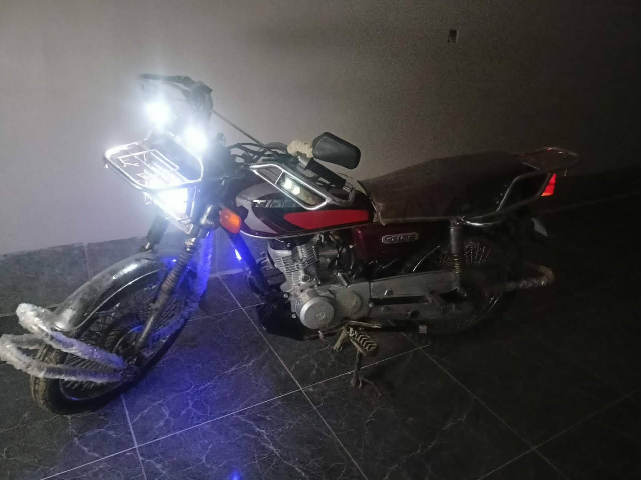 ماطور تايكر وزن ثقيل ابو الدرع كهربائيات شقاله مكينه مامفتوحه السعر 560 وبيه مجال 
رقم الهاتف ***********
