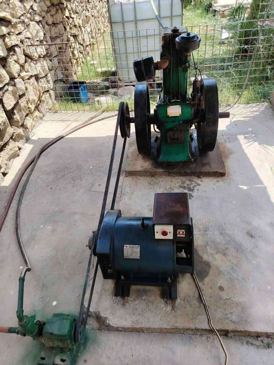 للبيع مولدة لستر 8 حصان مع جنريتر 7.5KV نظيفة صبانة ماممدود عليها على وضع الشركة يرهم بيع المكينة وحدها للزراعة والجنريتر وحدو /السعر 600 الف دينار /العنوان ناحية الشورة /مجمع تلول ناصر للإتصال***********
