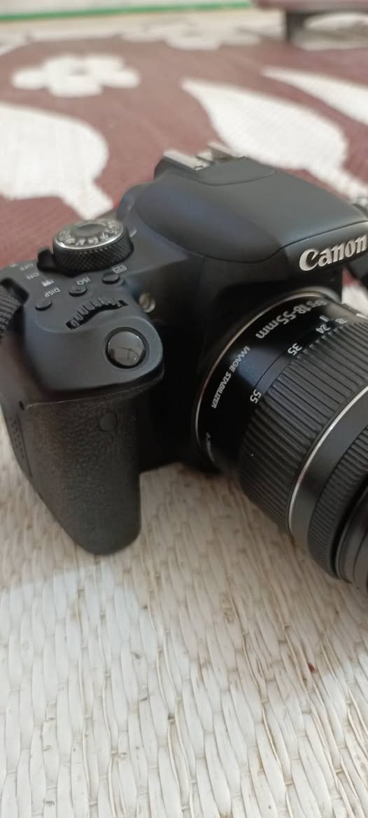 مراوس او بيع
السلام عليكم
كامره كانون 800D 
نضافه شوفت عينك 100/100 مال بيت الله شاهد استعمال شخصي للبيع او مراوس السعر 600 الف مع المجال 
ملحقات.. 
بطاريه بلاد. 
شاحنه بلاد
عدسه 18/55 بلاد
حزام كتف 
جنطه 
رام 64
 الشراي بي خير ويدلل هذا رقمي للتواصل 
***********
