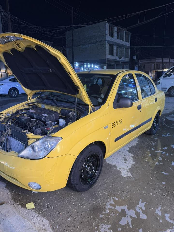 السلام عليكم
سياره طيبه 2015
محرك كير خير من الله
صدر امامي خلفي
السياره ضربتها صندوك وجاملغ جهت السايق 
السياره بسمي هيئه غرامات عليه
تحويل ثاني يوم
السياره نصبتها حلوه
السعر 37 وبيها مجال 
مكان السياره بغداد حي البساتين 
رقمي ***********
