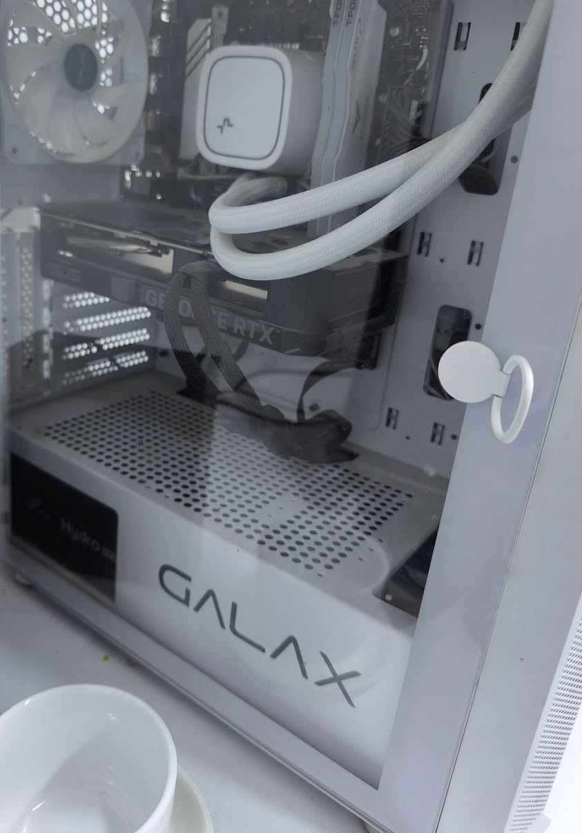مساء الخير الاستفسار فقط على الواتساب إذا ممكن 🌹
تجميعة للبيع هذه المواصفات 
 CPU 17 12700KF
RAM 16G 3600HZ RGB M.B B760 ASUS MK
RTX 4070SUPER GIGABYTE 3F
M.2 1T NVME LEXAR
PSU 700W FSP BRONZ
COOLER 240M DEEPCOOL RGB
CASE GALAX 4FAN RGB


**إذا كنت صاحب هذا الإعلان وتريد حذفه لأي سبب، رجاءا أرسل رسالة إلى الدعم الفني**