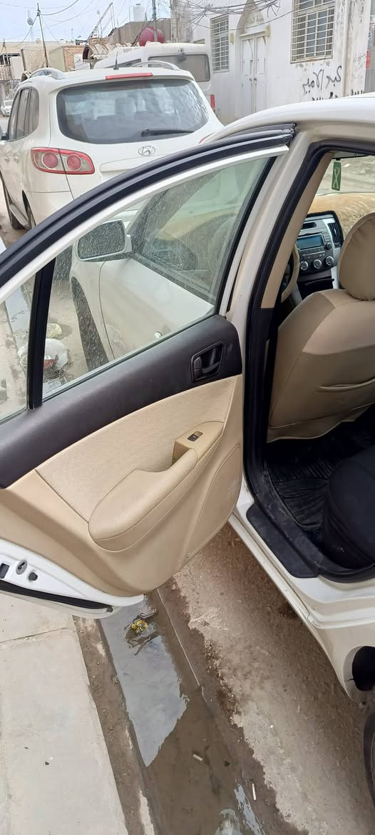 السلام عليكم 
سوناتا 2009
خليجي 
بيها چاملغ ايمن لكدام 
والبنيد مفتوح 
وصبغ نص الچاملغ الخلفي  
السياره نضيفه 
وهيه معروفه مواصفاتها 
فد الكير بي تأخير 
رقم سليمانيه انكليزي 
سعر 115 وبيها مجال 
***********
متوفر واتساب
