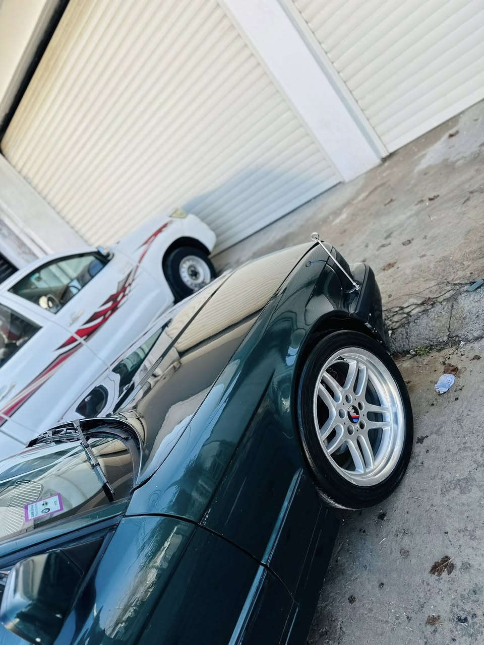 سەرەتا بەناوی خوای گەورە 
بـیـئـێم مۆدێل ١٩٩١  بۆ فرۆشتن  یان گۆڕینەوە بە شتێ بەدلم بێ
٥٢٠ گێڕ عادی بە تامی ٢٥ سـڵـایـت ئاڕم پلاستیک سلێمانی بەشەرتی ئەوەلیات و موسو بڕاوەنەبێت  ماشەللا سەیارەکە زۆر بەقوەتە کلاجو عەینەی دەسکارییە تاقم وەیاری سـمـسـی لـەسـەرە سەیارەکە کامل کارەبای ئیش دەکات ٢ جام کارەبا پێشو دوای کراوە بە M چوار ویلی Mی لۆکی لەژێرە ساڵۆنسای سپۆرت سیستەم کۆنتڕۆڵە لایت ئەڵقەو کامل
زینۆن و لید  بێ تەقەو ڕەقە بێ مەسرەف سەیارەی ماڵی خۆمە یەک دینار مەسرەفی تێدا نییە زۆر مەزبوتە چرکەی تێدا نیە *********** ئەوەش ژمارەی خاوەنی وەتس ئەپی لەسەرە 
گۆڕینەوەش ئەکەم بە شتێک بەدڵم بێت 
  
ئادمین گیان 🤍
