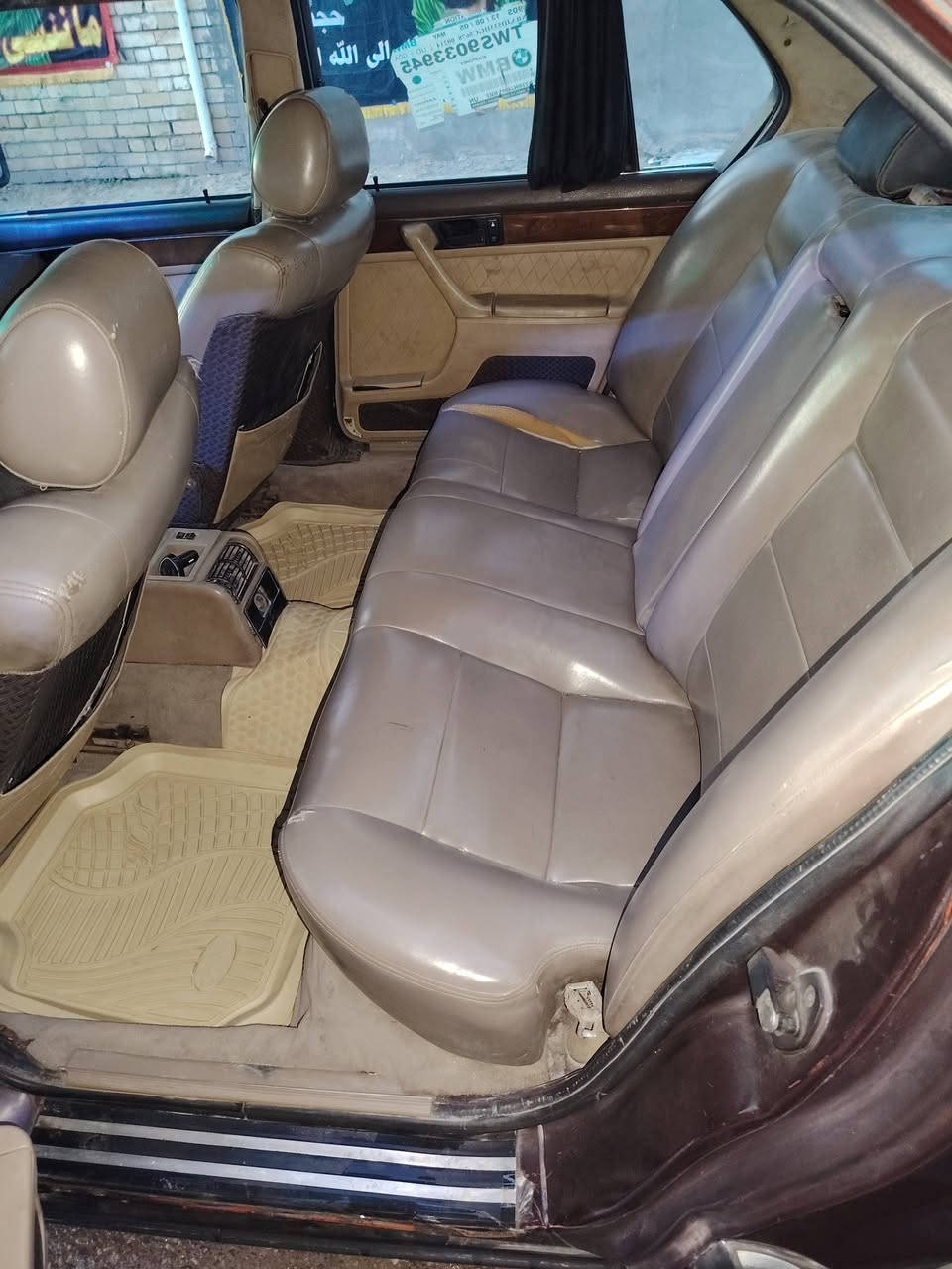 السلام عليكم BMW موديل 91 كير ومحرك جدد غرفه نضيفه تخم تاير صدر امامي خلفي جدد درايم شفت خلفي جدد التبريد جان ثلج قبل يومين وكفت الكمبريسر بسمي هزه جديده تحويل مباشر السعر ٥٥ وبيها مجال بسيط ***********
