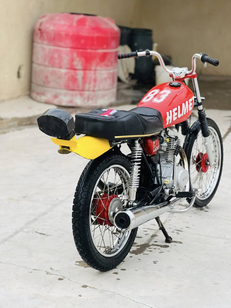 سلام عليكم دراجه للبيع مكينه نامه شلامجه موديل 2020  ما مفتوحا ابد بس بيها دخانه من تجلد خفيفه عوزها بستم غراض عله جديده شوفت عينك سعر 450ربيها مجال بصيط   سيبايه مو ياها  مكاني خور زبير  رقم تواصل ***********
